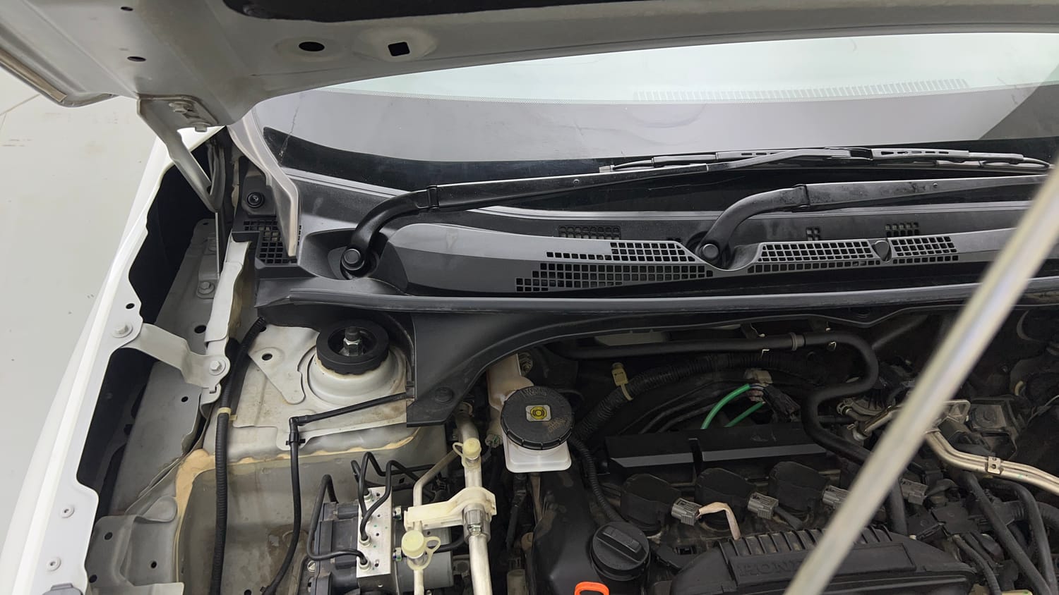 Used 2024 Honda Elevate ZX CVT Petrol Automatic engine ENGINE RIGHT SIDE HINGE & APRON VIEW
