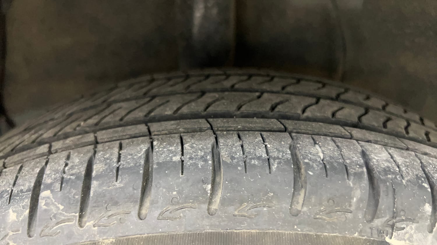 Used 2023 Hyundai Aura SX 1.2 CNG Cng Manual tyres RIGHT REAR TYRE TREAD VIEW