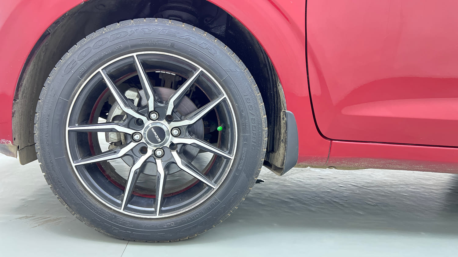 Used 2021 Hyundai Grand i10 Nios Sportz 1.2 Kappa VTVT Petrol Manual tyres LEFT FRONT TYRE RIM VIEW