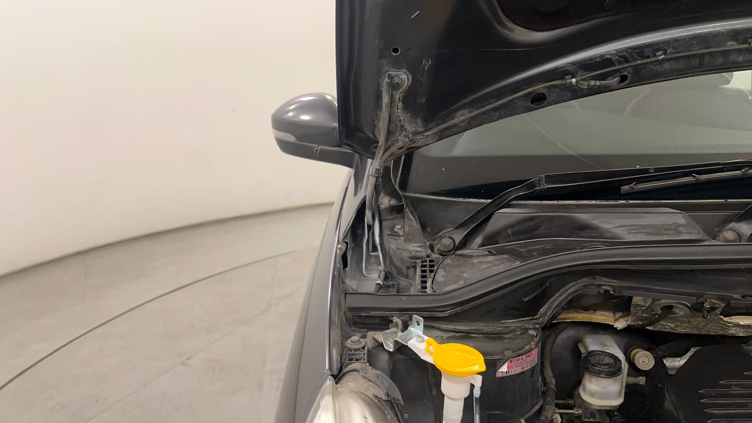 Used 2015 Tata Zest XT Petrol Petrol Manual engine ENGINE RIGHT SIDE HINGE & APRON VIEW