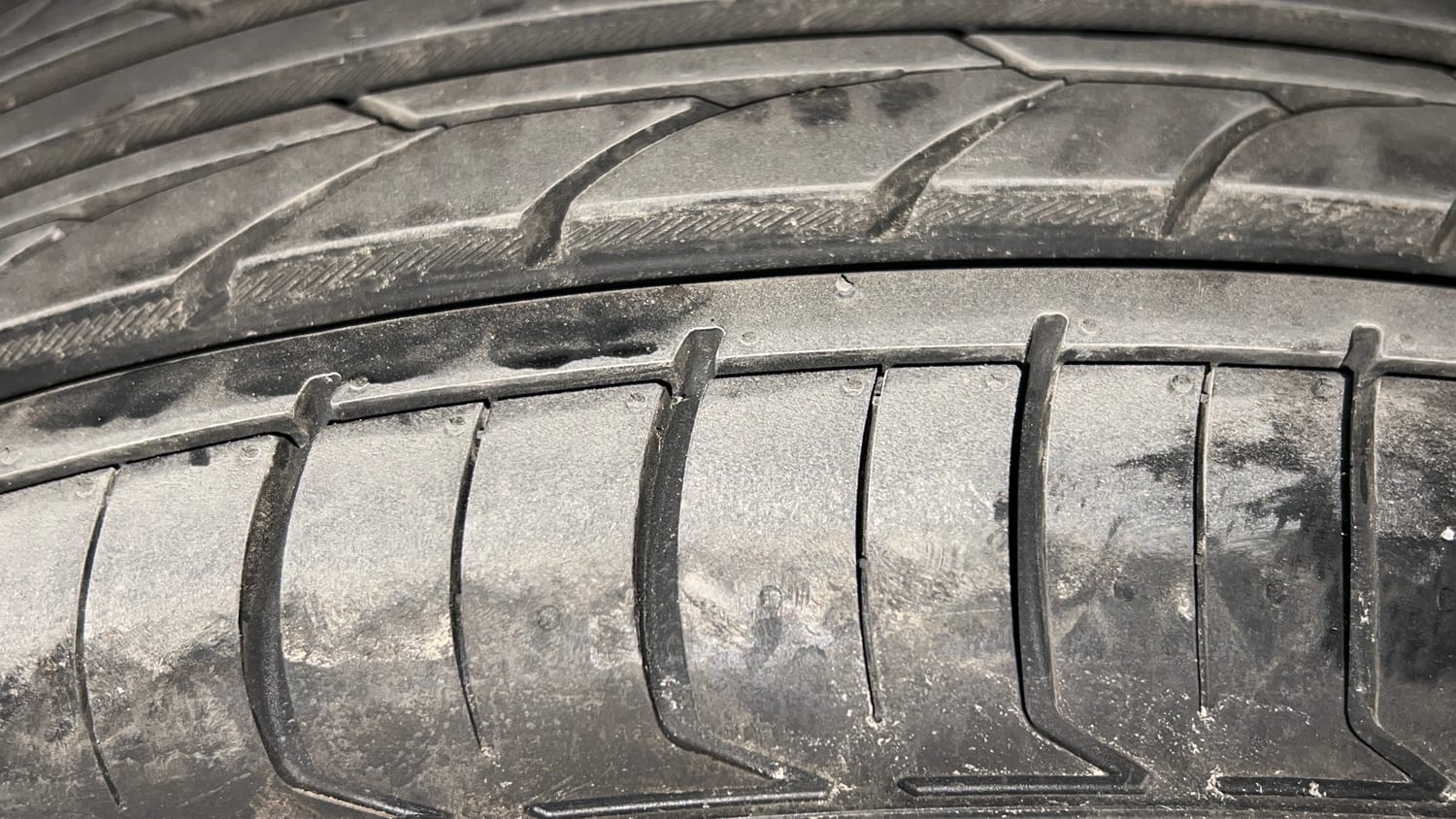 Used 2019 Mahindra XUV 300 1.5 W8 (O) Diesel Manual tyres LEFT FRONT TYRE TREAD VIEW