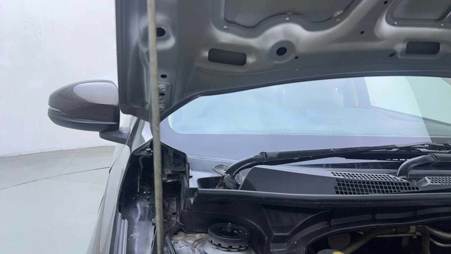 Used 2018 Honda Amaze 1.2 V CVT Petrol Petrol Automatic engine ENGINE RIGHT SIDE HINGE & APRON VIEW