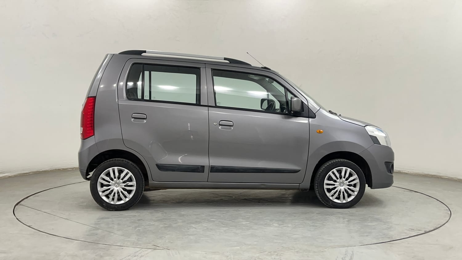 Used 2015 Maruti Suzuki Wagon R VXI Petrol Manual exterior RIGHT SIDE VIEW