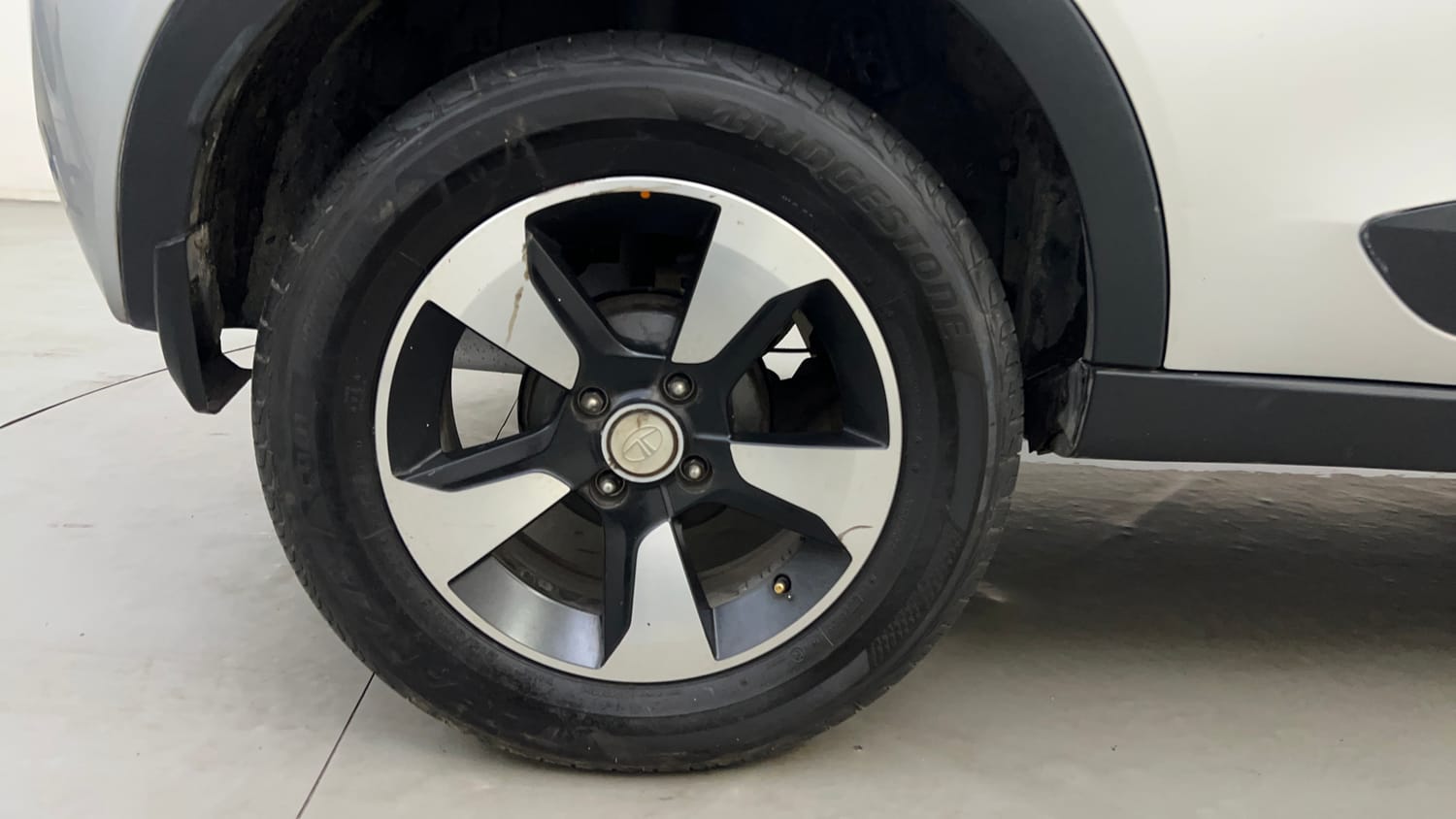 Used 2019 Tata Nexon XZA Plus Petrol Petrol Automatic tyres RIGHT REAR TYRE RIM VIEW