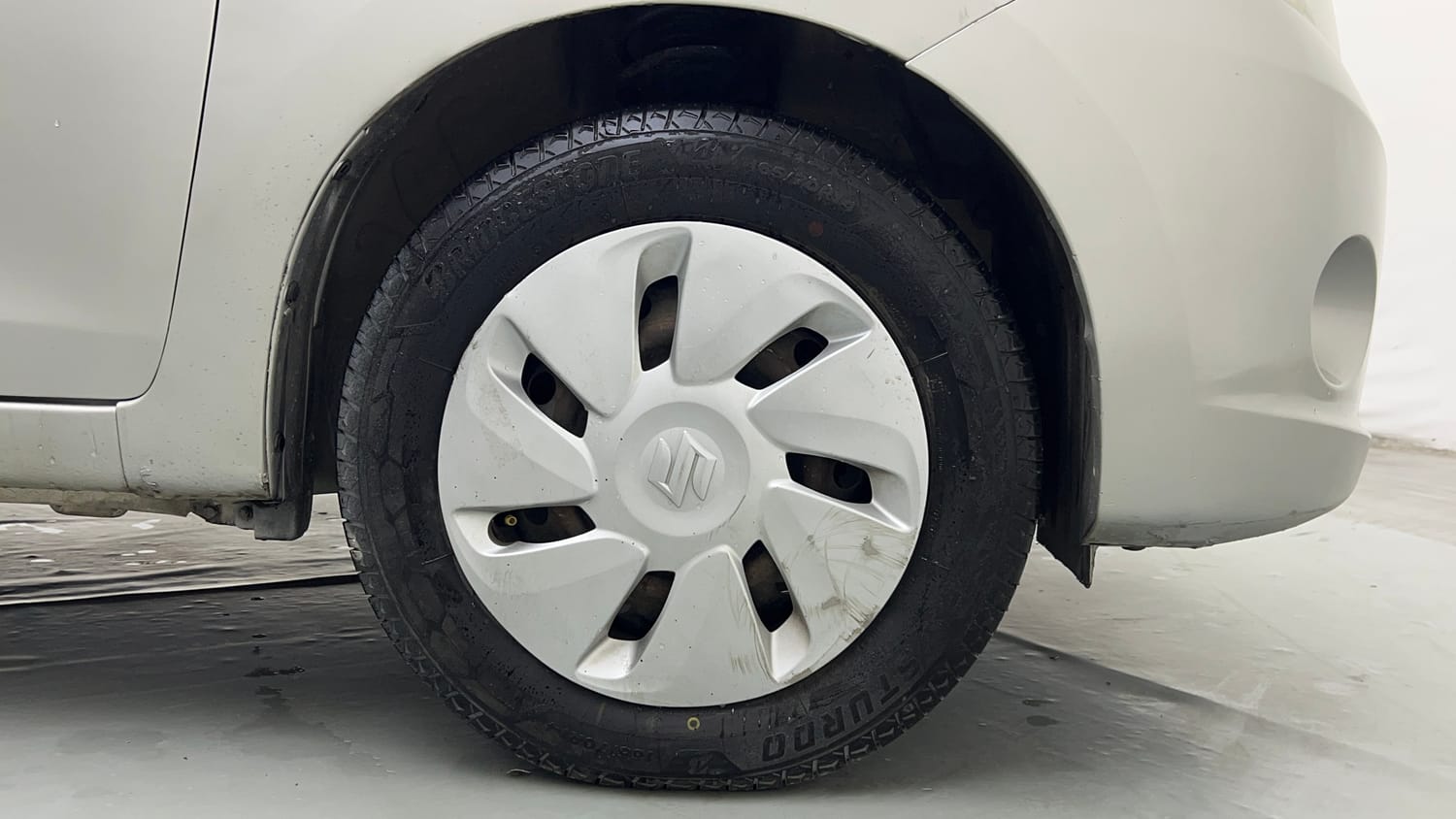Used 2014 Maruti Suzuki Celerio VXi AMT Petrol Automatic tyres RIGHT FRONT TYRE RIM VIEW
