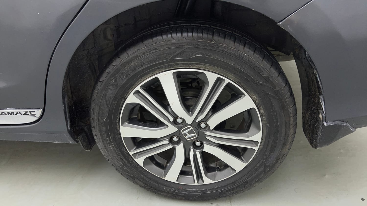 Used 2022 Honda Amaze VX CVT 1.2 Petrol Petrol Automatic tyres LEFT REAR TYRE RIM VIEW