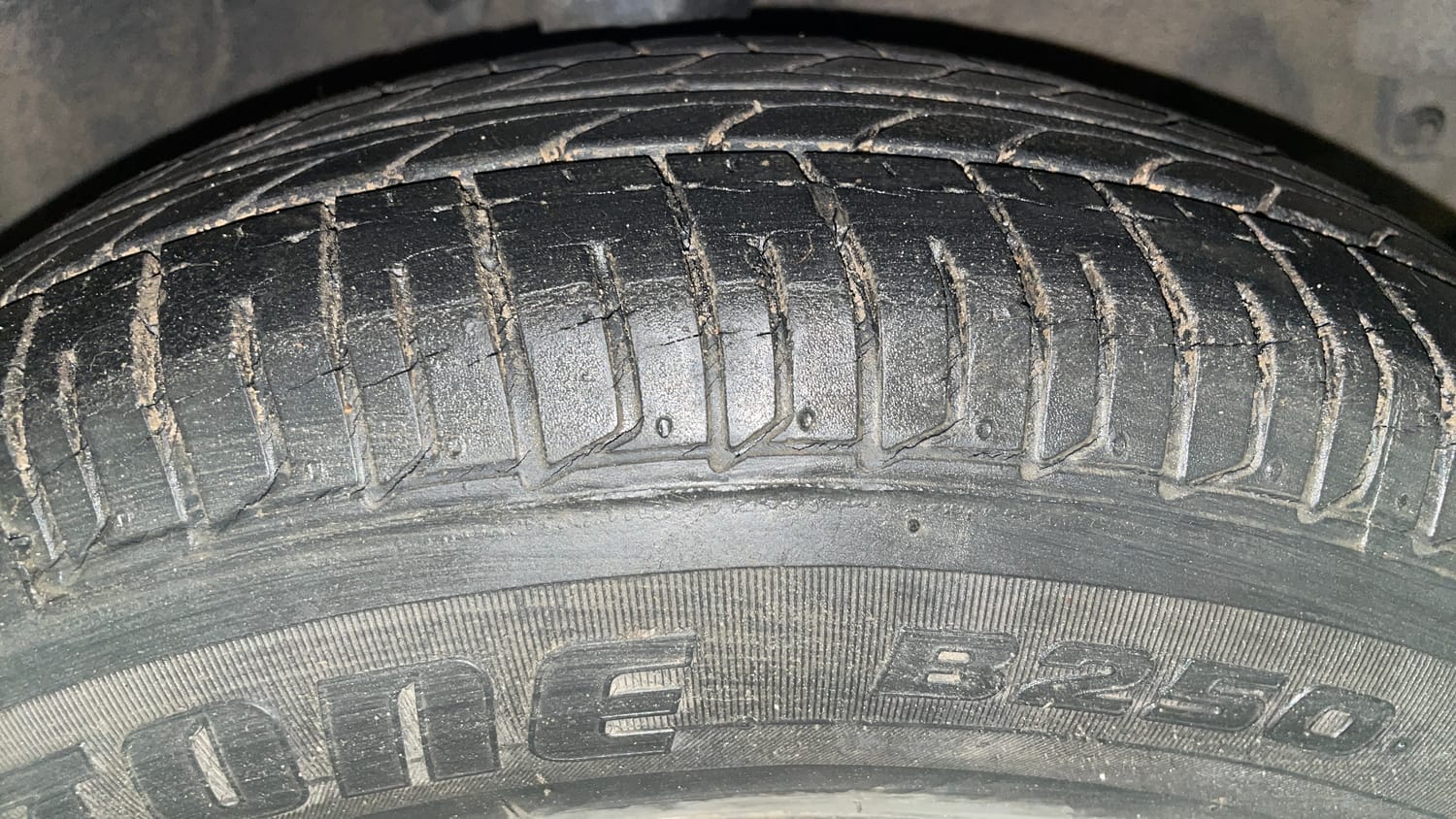 Used 2011 Hyundai i10 Era 1.1 iRDE2 Petrol Manual tyres RIGHT FRONT TYRE TREAD VIEW