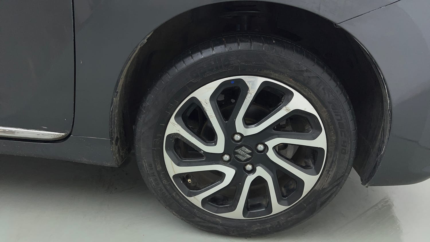 Used 2023 Maruti Suzuki Baleno Alpha MT Petrol Manual tyres RIGHT FRONT TYRE RIM VIEW