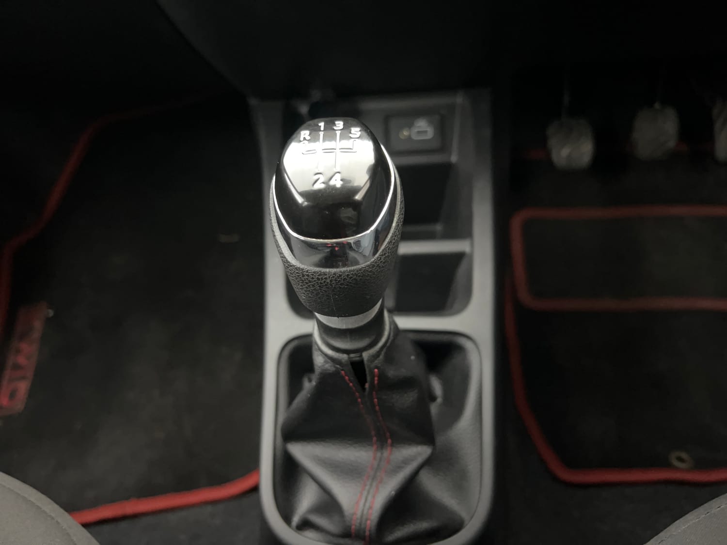 Used 2022 Renault Kwid RXT 0.8 Petrol Manual interior GEAR  KNOB VIEW