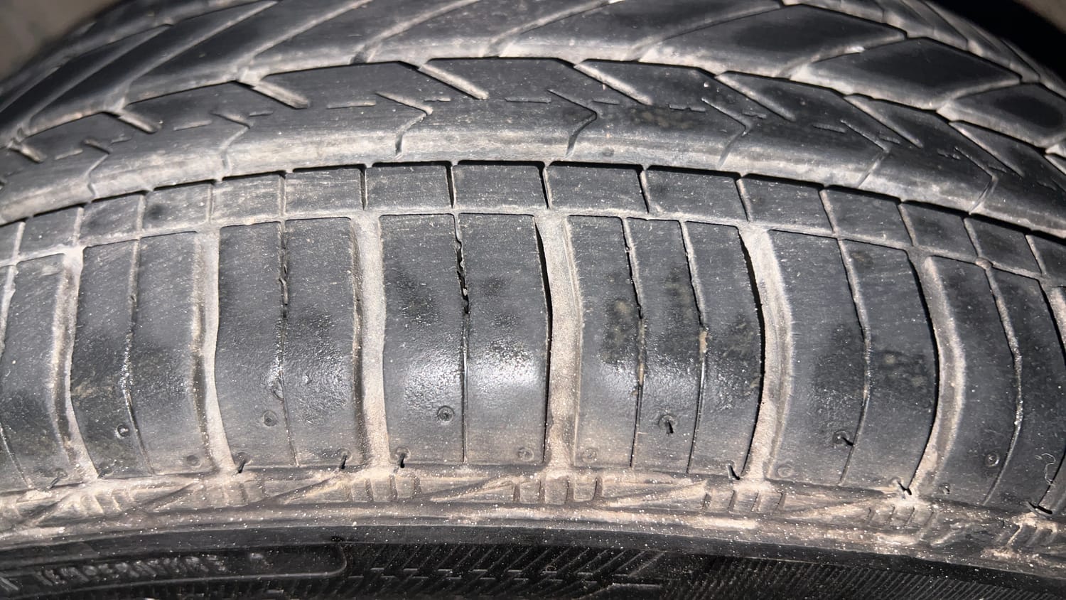 Used 2017 Maruti Suzuki Celerio VXi Petrol Manual tyres LEFT FRONT TYRE TREAD VIEW