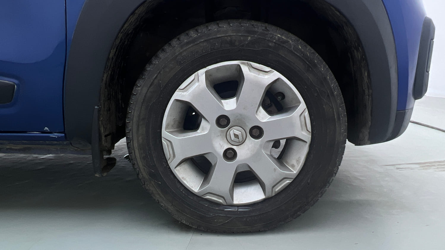 Used 2018 Renault Kwid CLIMBER 1.0 AMT Petrol Automatic tyres RIGHT FRONT TYRE RIM VIEW