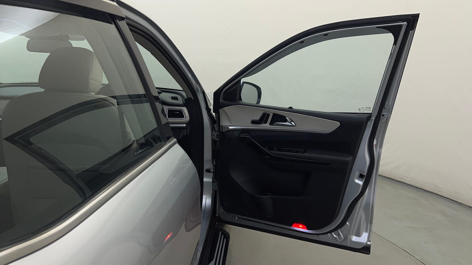 Used 2021 Mahindra XUV700 AX 7 Petrol AT 7 STR Petrol Automatic interior RIGHT FRONT DOOR OPEN VIEW