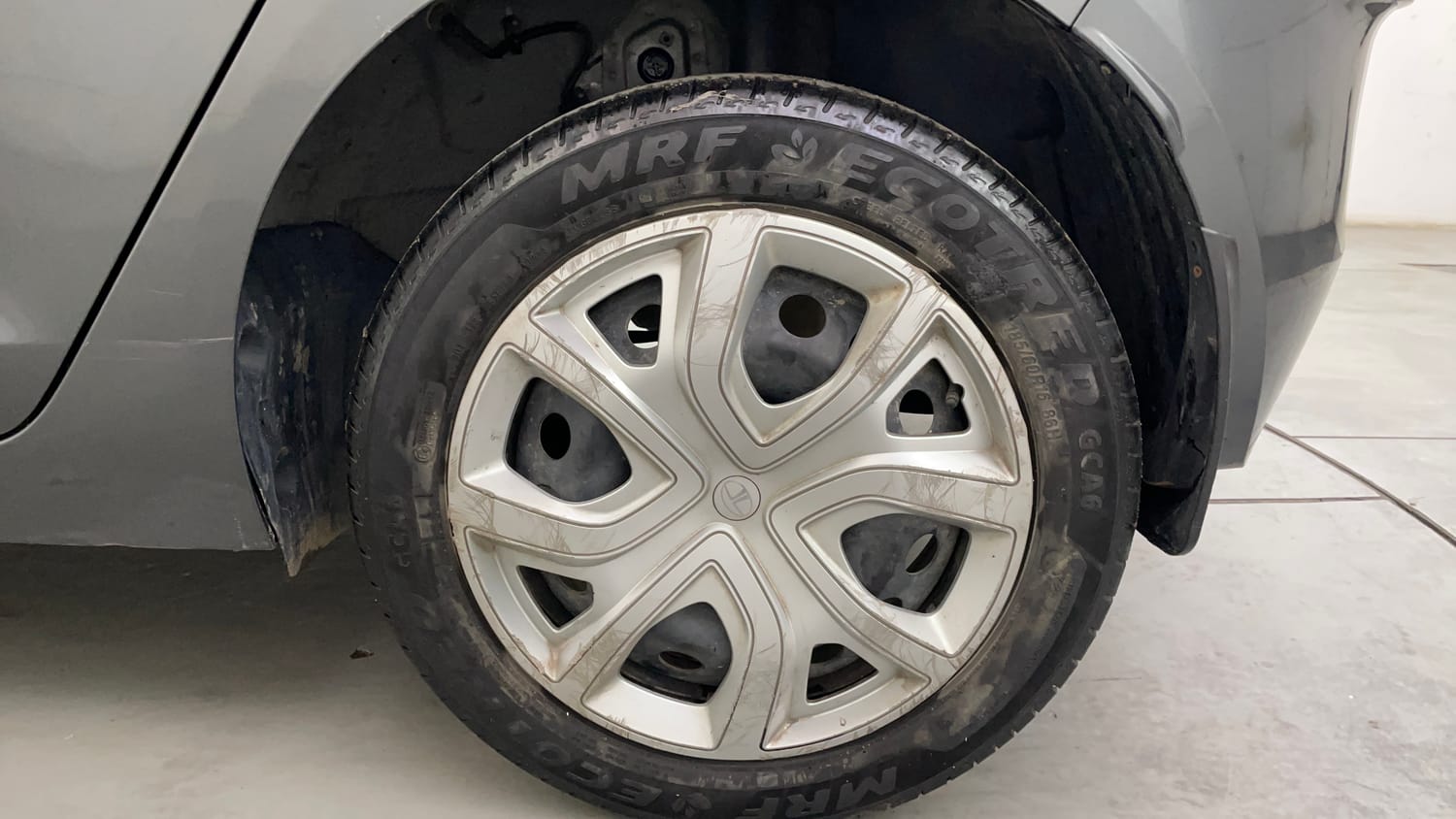 Used 2024 Tata Altroz XM Plus Petrol Petrol Manual tyres LEFT REAR TYRE RIM VIEW
