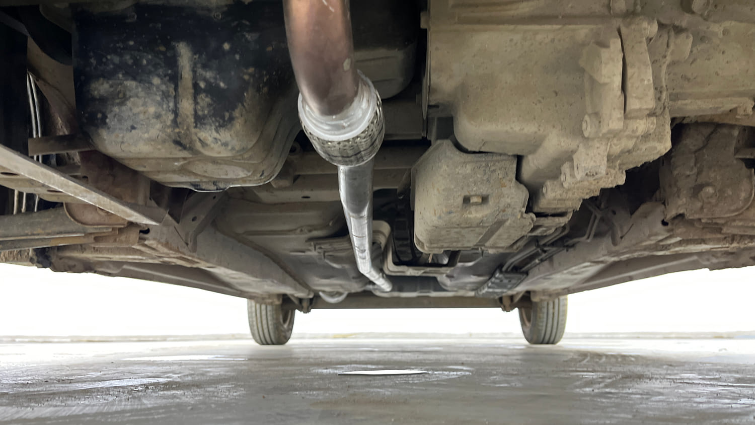 Used 2014 Hyundai Eon Magna Petrol Manual extra FRONT LEFT UNDERBODY VIEW
