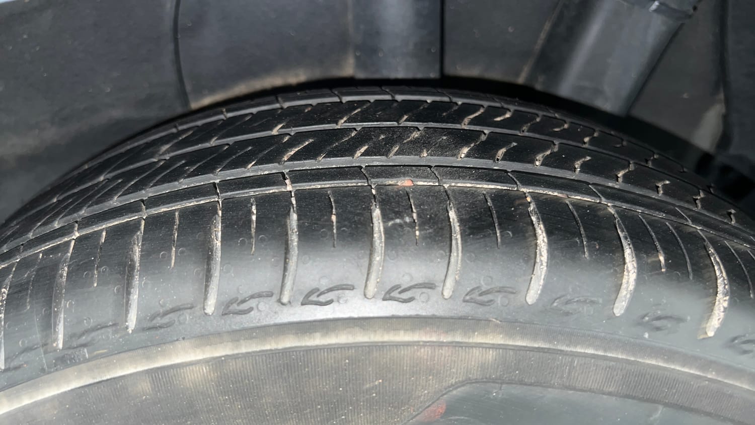 Used 2023 Hyundai Aura SX 1.2 (O) Petrol Petrol Manual tyres LEFT REAR TYRE TREAD VIEW