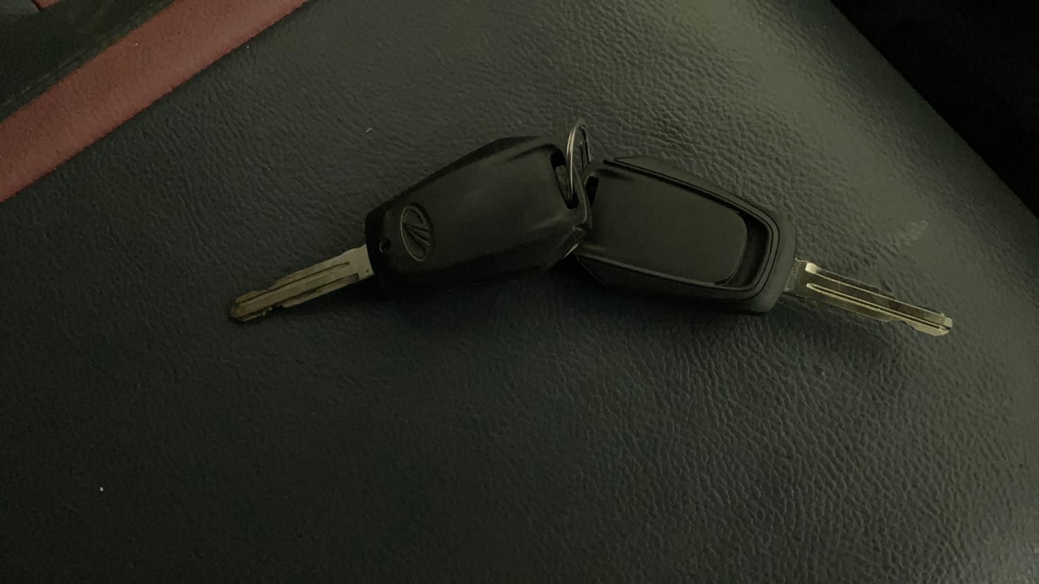 Used 2016 Mahindra KUV100 K4 6 STR Petrol Manual extra CAR KEY VIEW