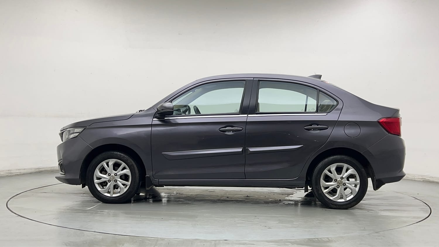 Used 2019 Honda Amaze 1.2 V MT Petrol Petrol Manual exterior LEFT SIDE VIEW