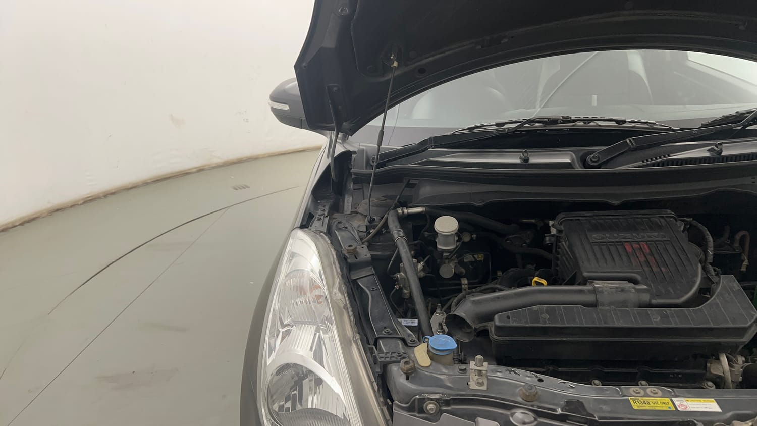 Used 2016 Maruti Suzuki Swift VXi Petrol Manual engine ENGINE RIGHT SIDE HINGE & APRON VIEW