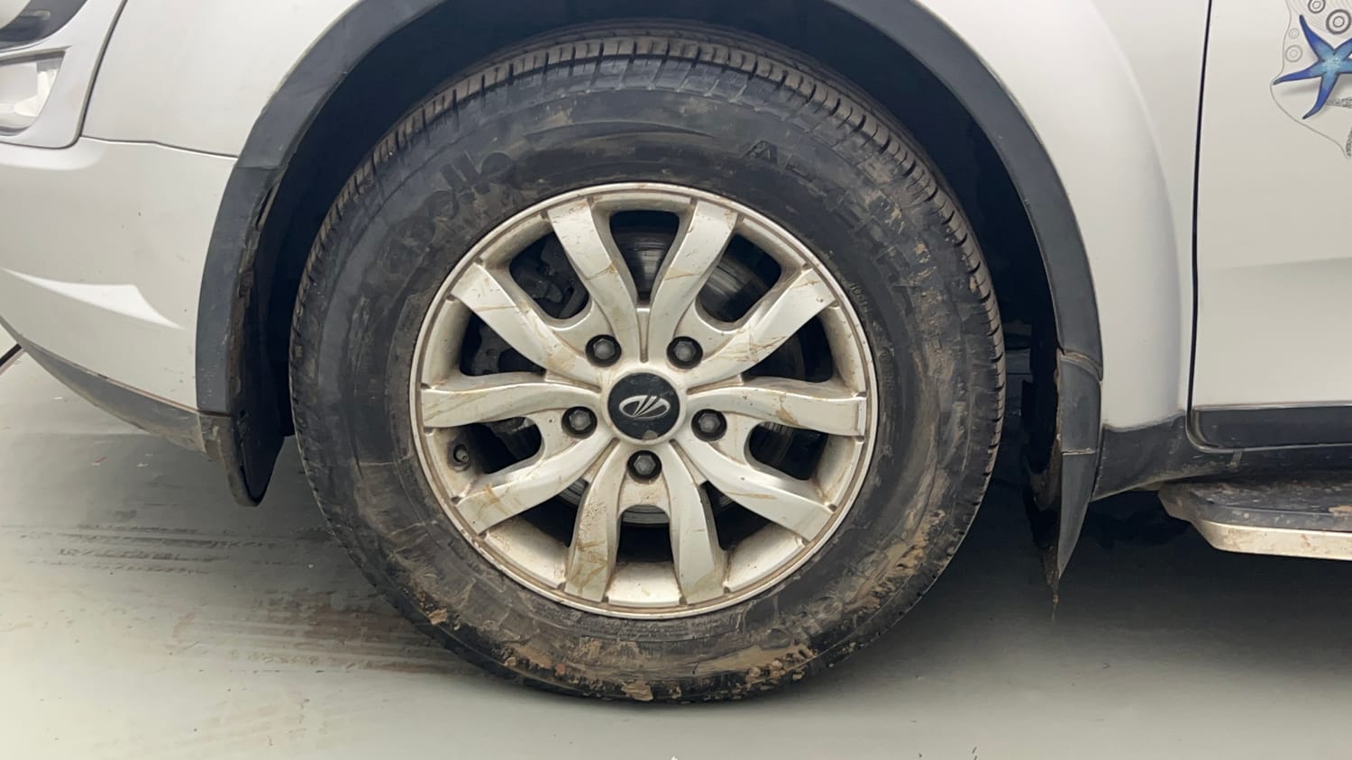 Used 2017 Mahindra XUV500 W10 AT Black Interiors Diesel Automatic tyres LEFT FRONT TYRE RIM VIEW