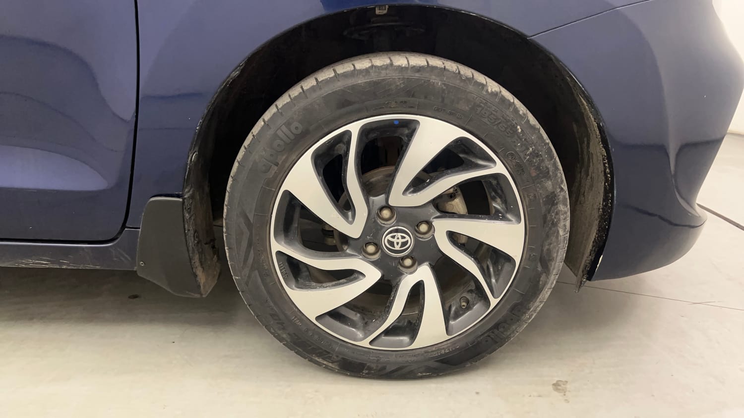 Used 2019 Toyota Glanza G CVT Petrol Automatic tyres RIGHT FRONT TYRE RIM VIEW