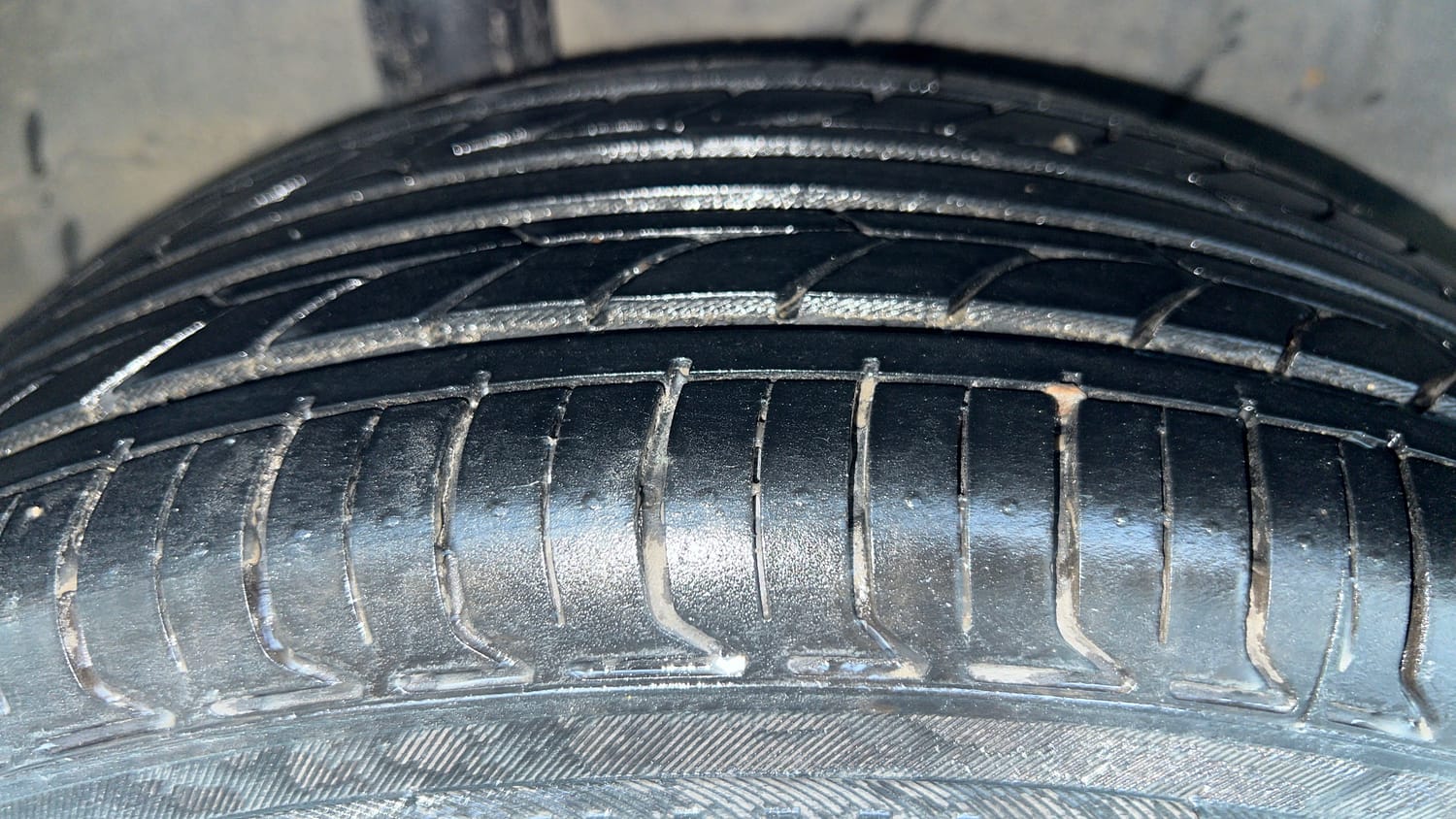 Used 2022 Honda Amaze VX CVT 1.2 Petrol Petrol Automatic tyres RIGHT REAR TYRE TREAD VIEW