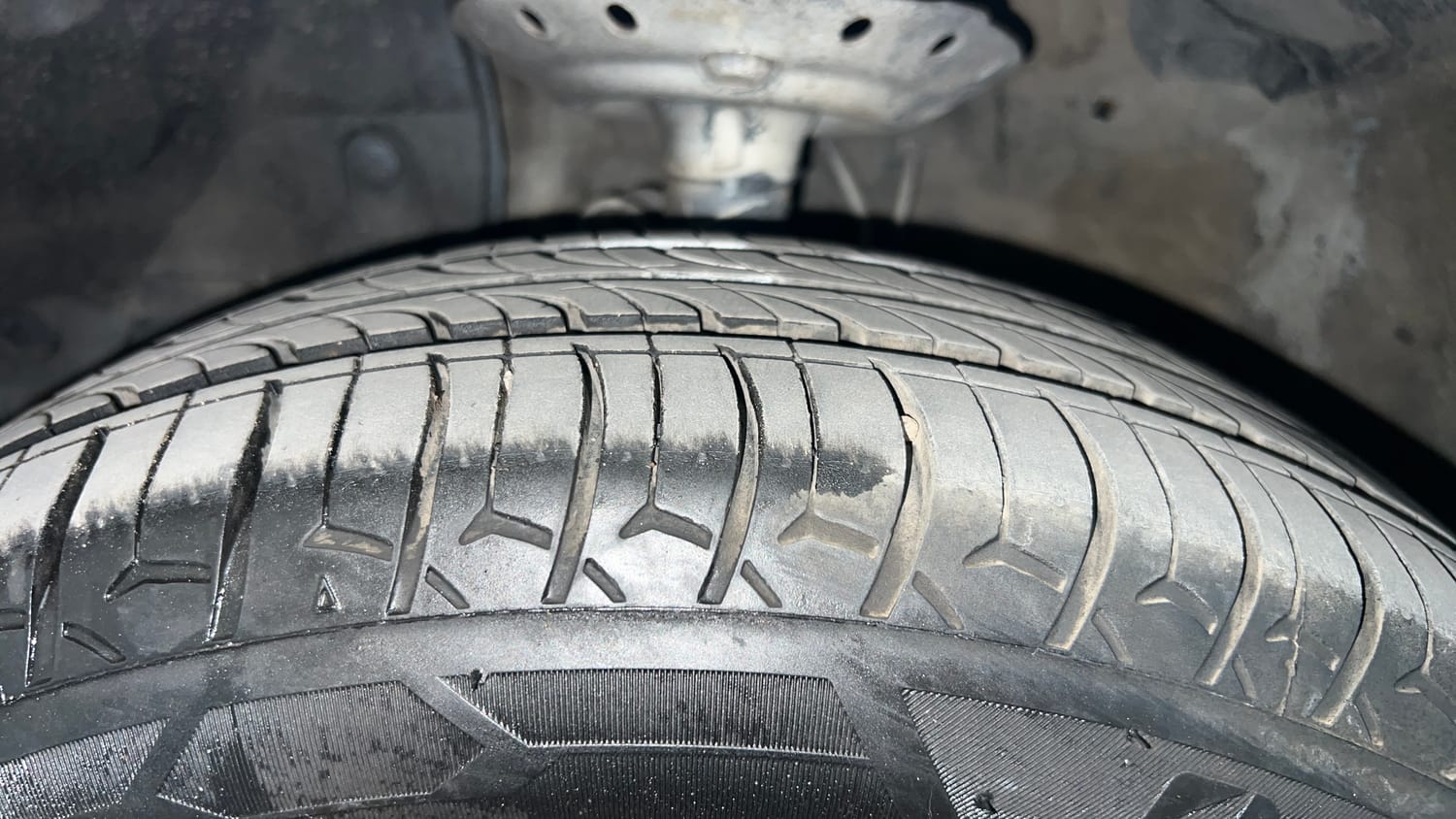 Used 2014 Honda City V Petrol Manual tyres LEFT FRONT TYRE TREAD VIEW