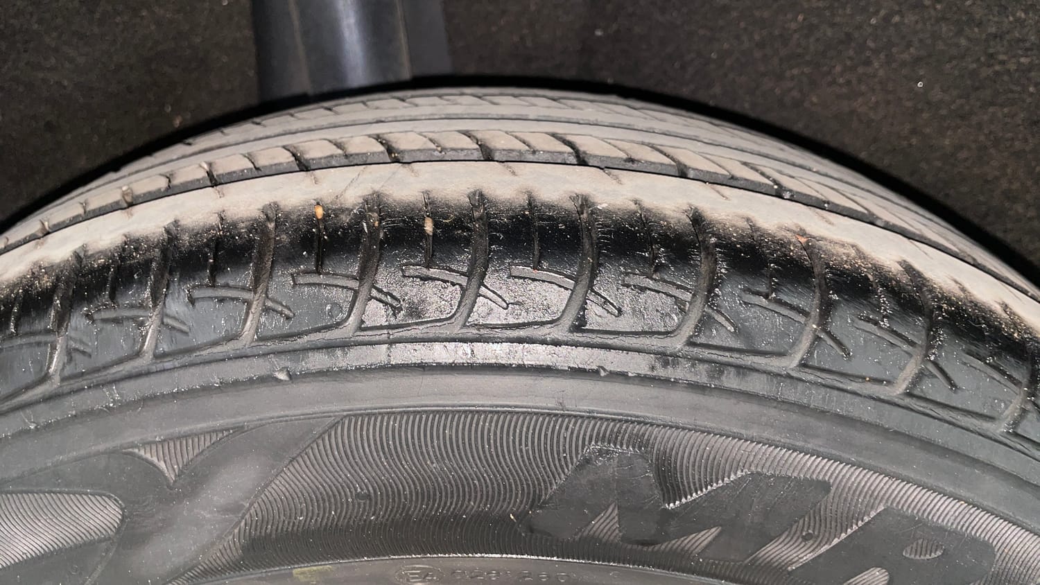 Used 2017 Maruti Suzuki Baleno Delta 1.2 Petrol Manual tyres RIGHT REAR TYRE TREAD VIEW
