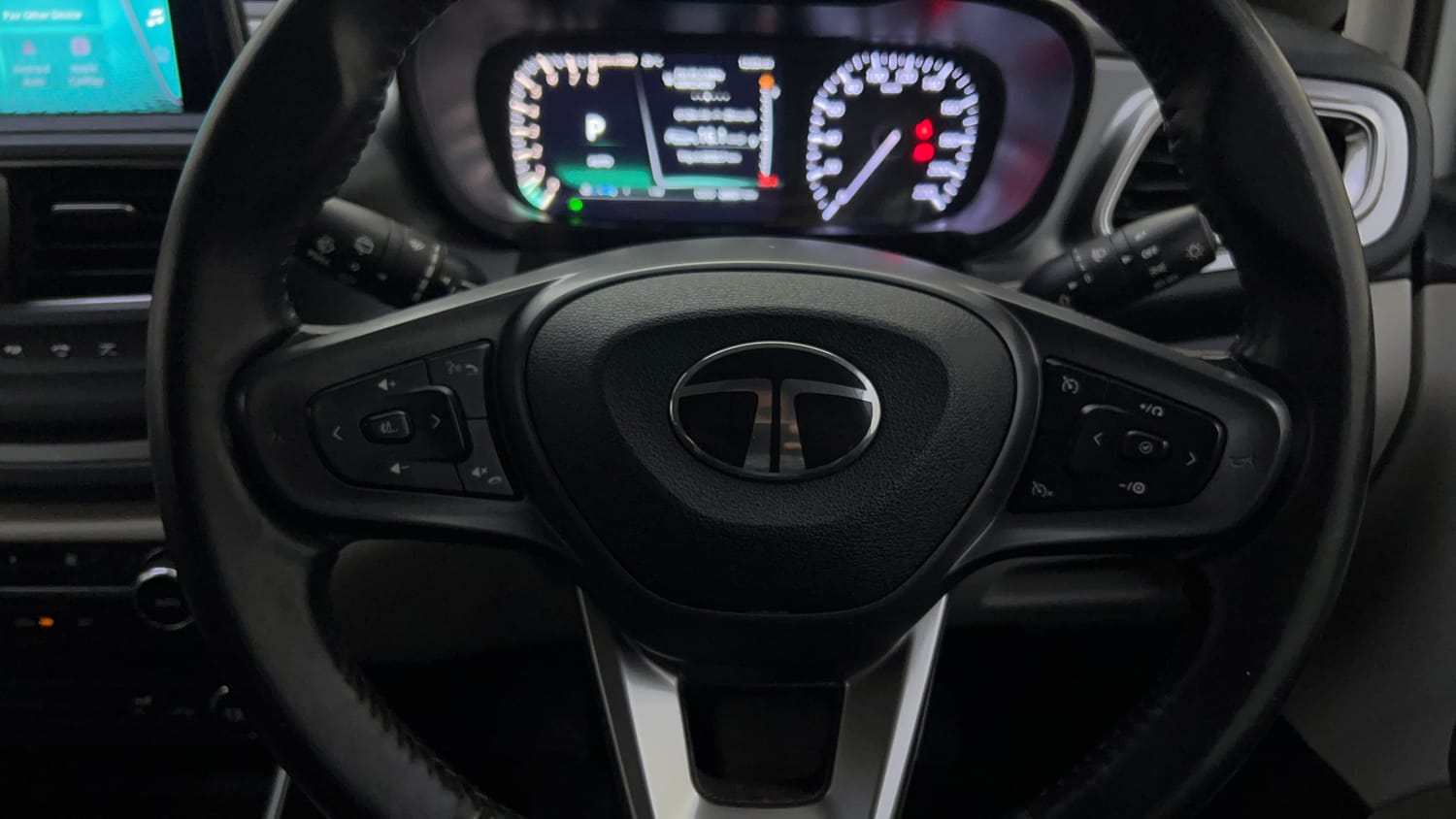 Used 2024 Tata Altroz XZA Plus (S) Petrol Automatic top_features Airbags