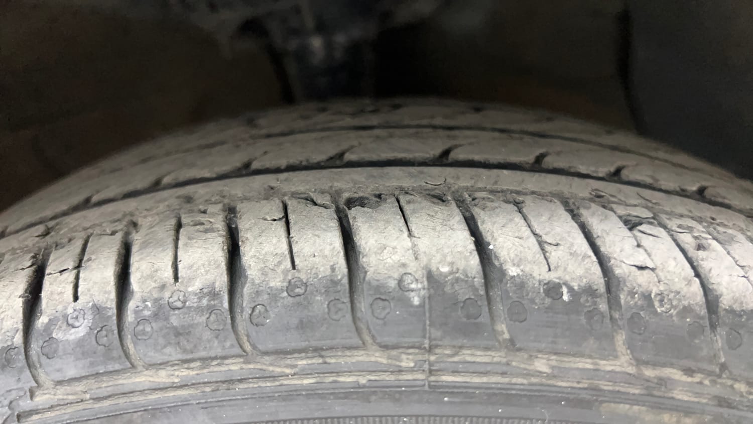Used 2022 Hyundai Grand i10 Nios Asta AMT 1.2 Kappa VTVT Petrol Automatic tyres RIGHT FRONT TYRE TREAD VIEW