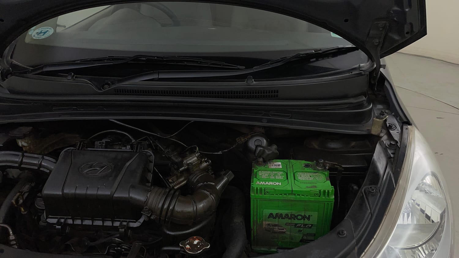 Used 2011 Hyundai i10 Era 1.1 iRDE2 Petrol Manual engine ENGINE LEFT SIDE HINGE & APRON VIEW