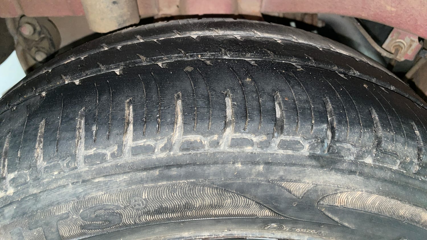 Used 2016 Mahindra KUV100 K4 6 STR Petrol Manual tyres RIGHT REAR TYRE TREAD VIEW