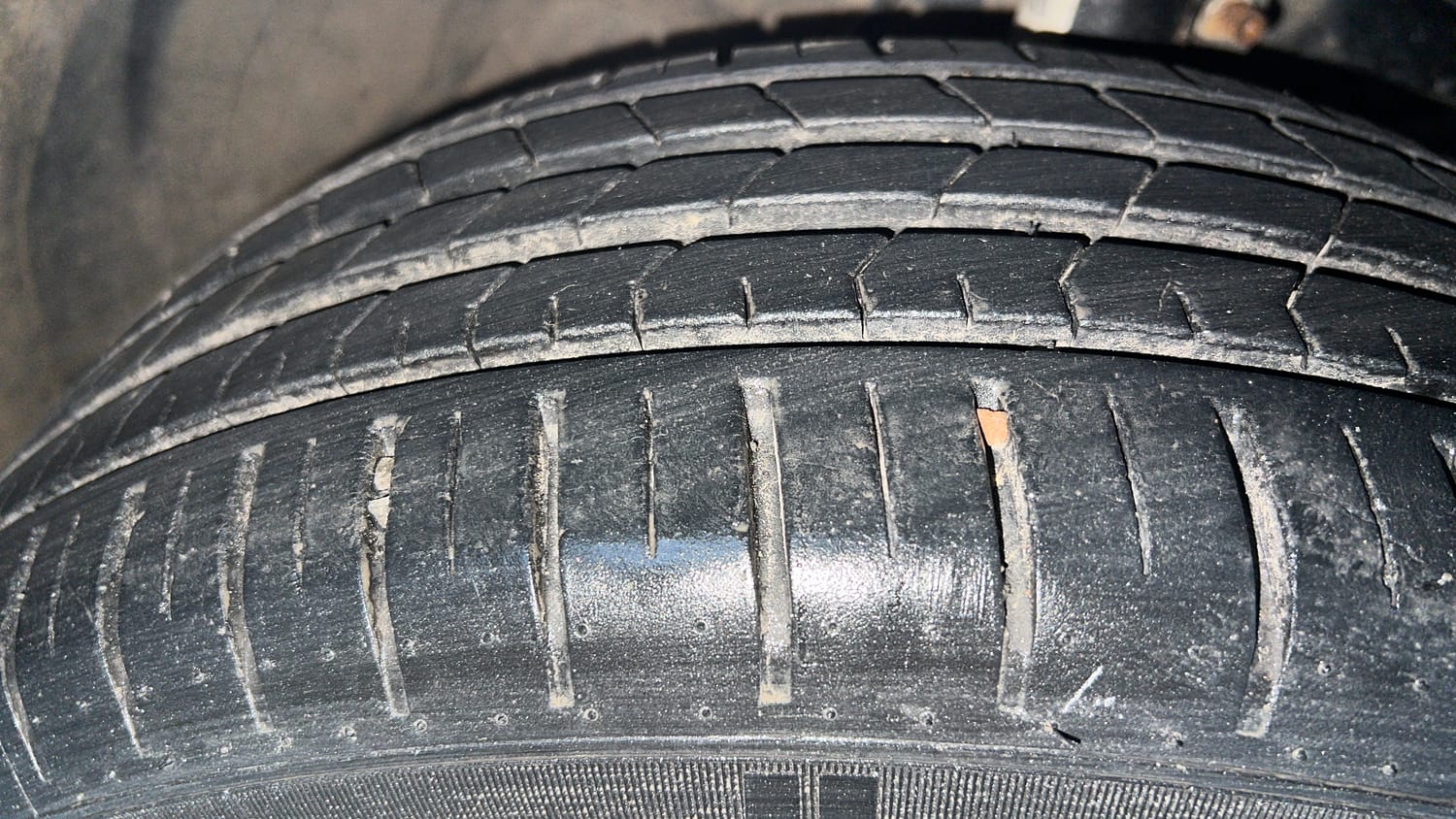 Used 2023 Maruti Suzuki Baleno Alpha MT Petrol Manual tyres RIGHT FRONT TYRE TREAD VIEW