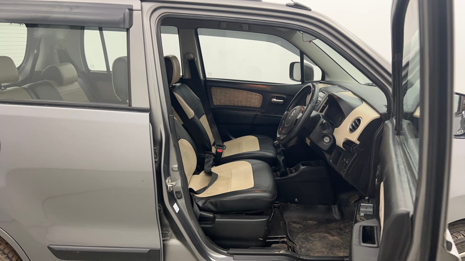 Used 2018 Maruti Suzuki Wagon R VXI Petrol Manual interior RIGHT SIDE FRONT DOOR CABIN VIEW