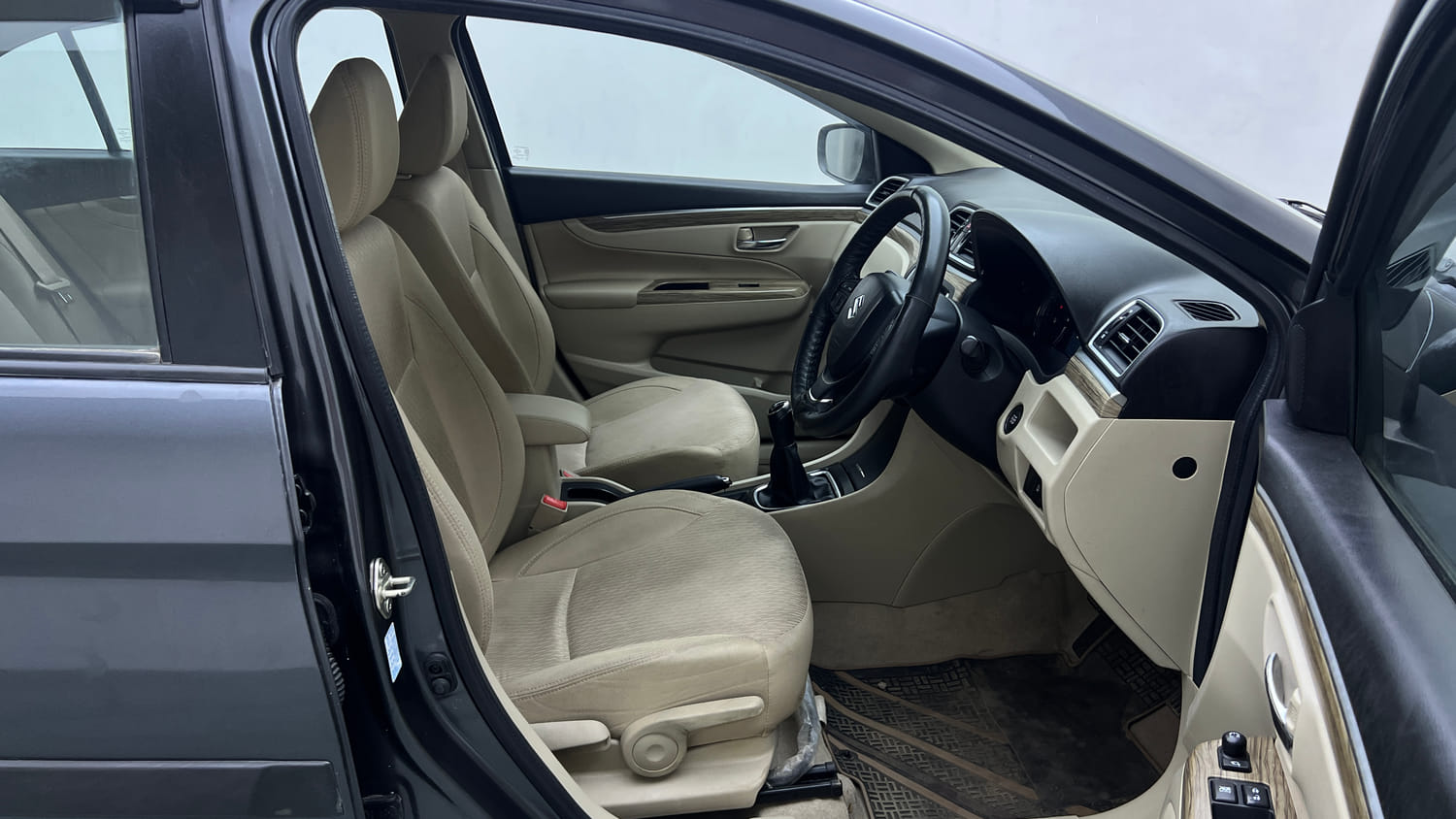 Used 2022 Maruti Suzuki Ciaz Zeta 1.5 Petrol Manual interior RIGHT SIDE FRONT DOOR CABIN VIEW