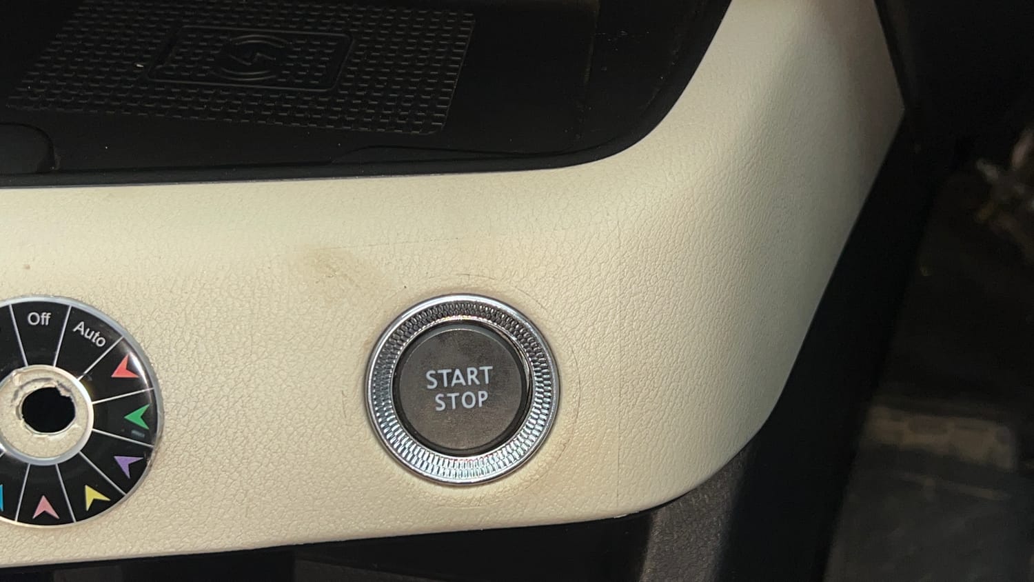 Used 2022 Nissan Magnite XV Turbo CVT Petrol Automatic top_features Keyless start