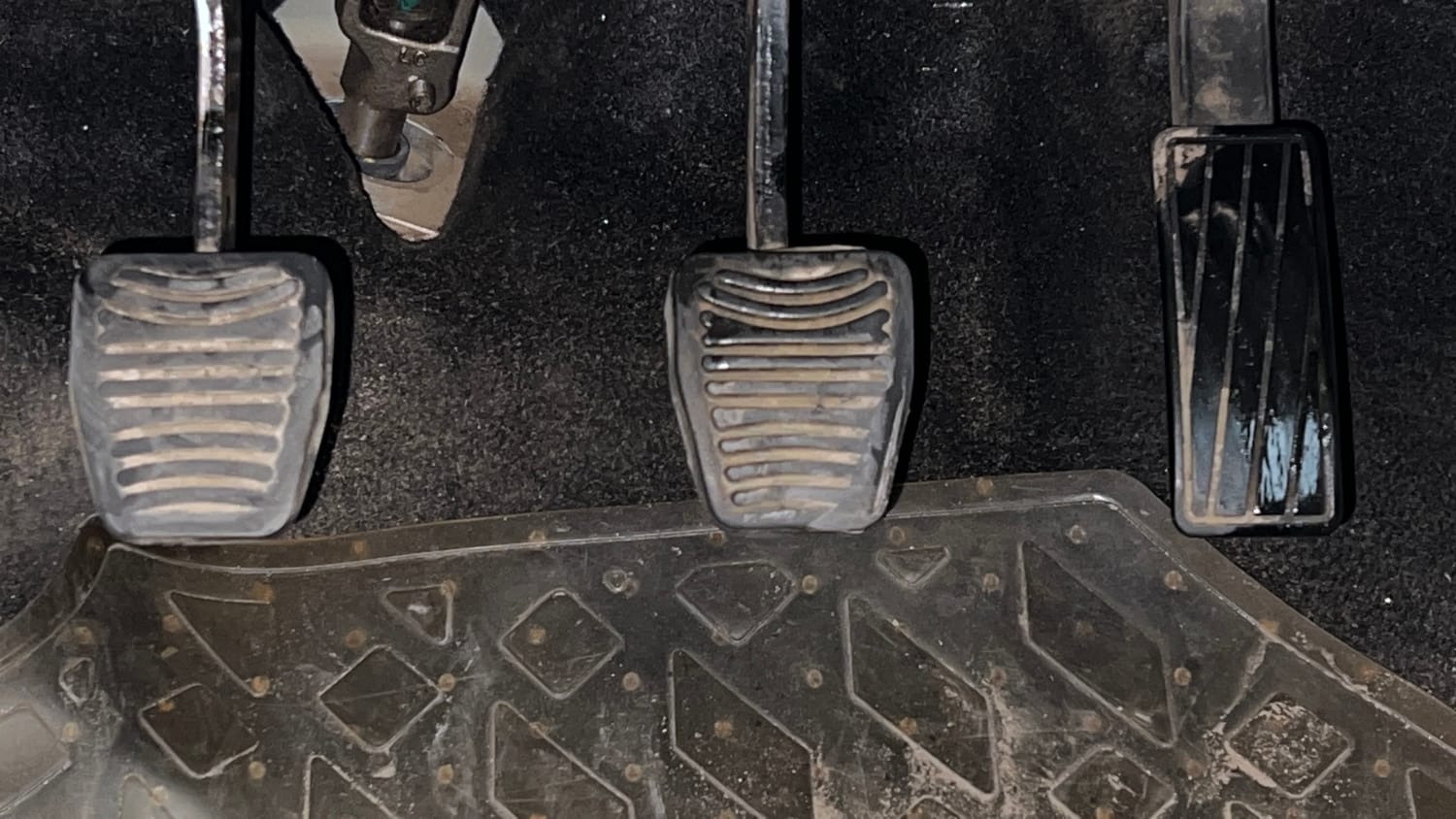 Used 2019 Mahindra XUV 300 1.5 W8 (O) Diesel Manual interior PEDALS VIEW