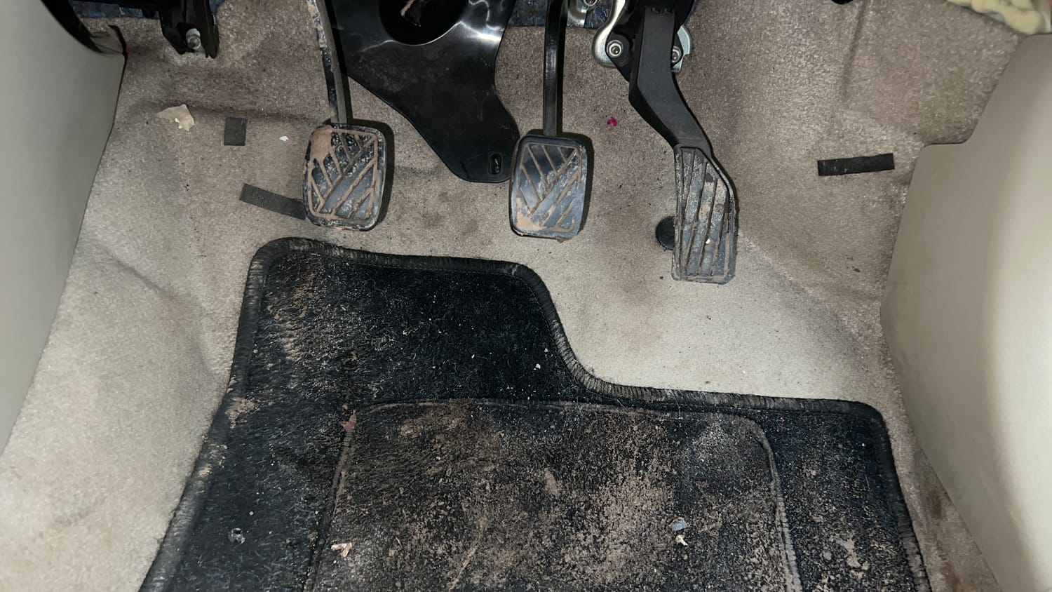 Used 2013 Maruti Suzuki Ertiga Vxi Petrol Manual interior PEDALS VIEW
