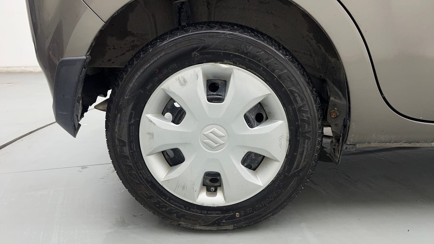 Used 2022 Maruti Suzuki Wagon R ZXi 1.2 AMT Petrol Automatic tyres RIGHT REAR TYRE RIM VIEW