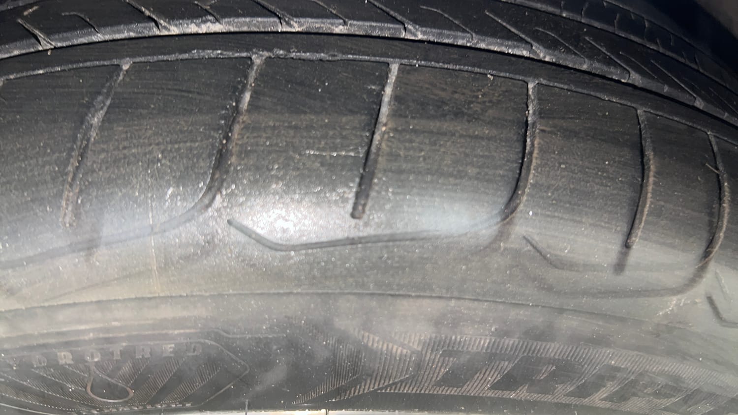 Used 2024 Hyundai Verna SX (O)1.5 Petrol MT Petrol Manual tyres RIGHT FRONT TYRE TREAD VIEW