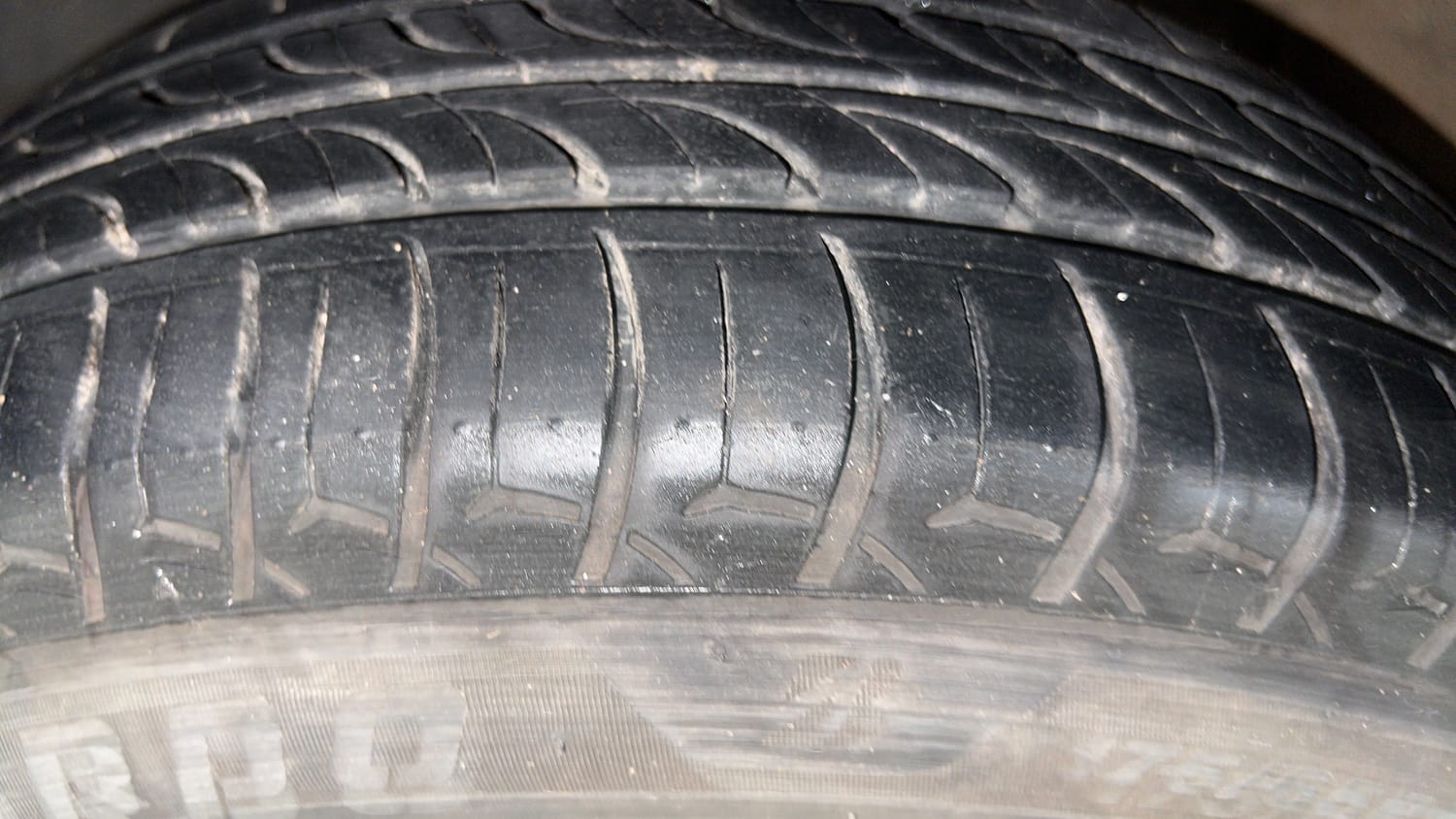 Used 2015 Honda City S Diesel Diesel Manual tyres LEFT FRONT TYRE TREAD VIEW
