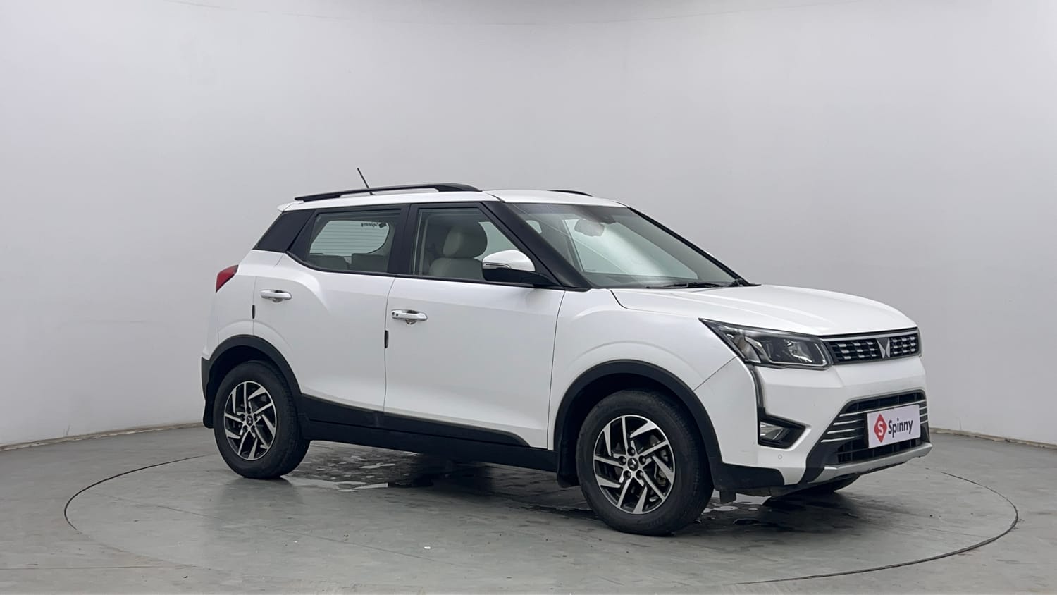 Used 2024 Mahindra XUV 300 W8 (O) 1.5 Diesel Diesel Manual exterior RIGHT FRONT CORNER VIEW
