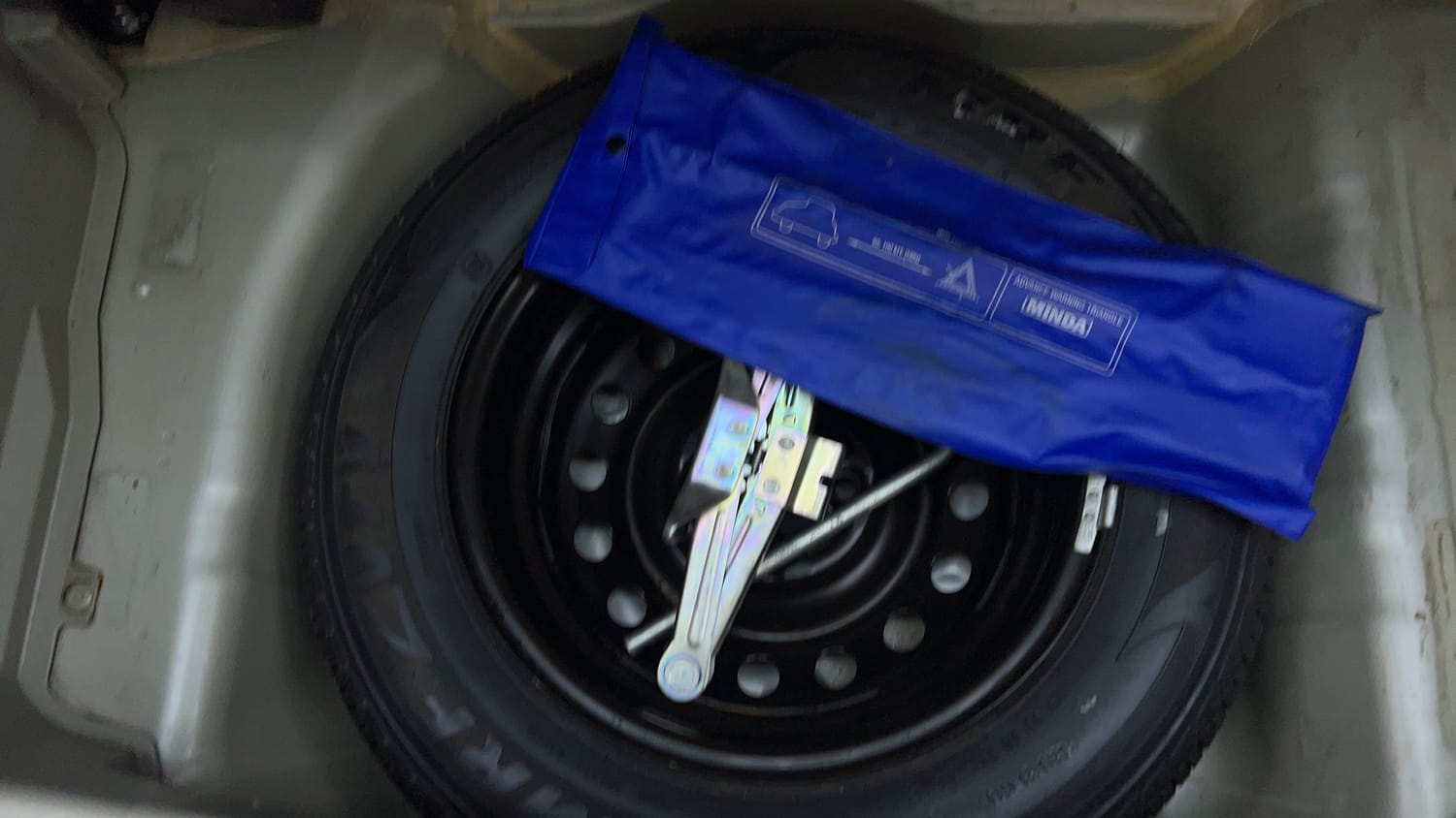 Used 2014 Maruti Suzuki Celerio VXi AMT Petrol Automatic tyres SPARE TYRE VIEW