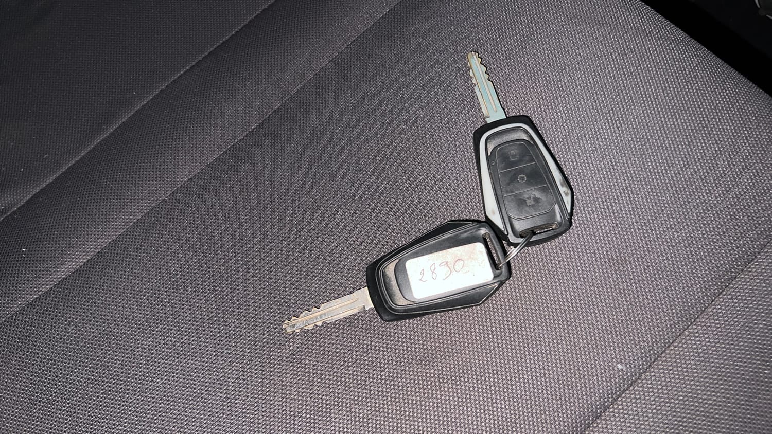 Used 2016 Mahindra KUV100 K6+ 6 STR Petrol Manual extra CAR KEY VIEW