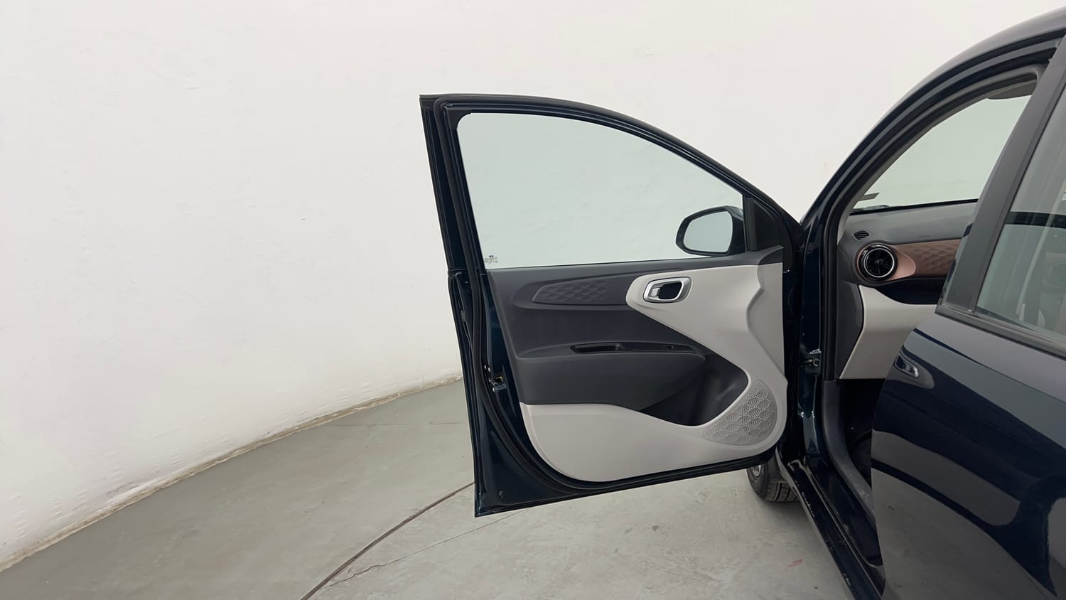 Used 2023 Hyundai Aura SX 1.2 CNG Cng Manual interior LEFT FRONT DOOR OPEN VIEW
