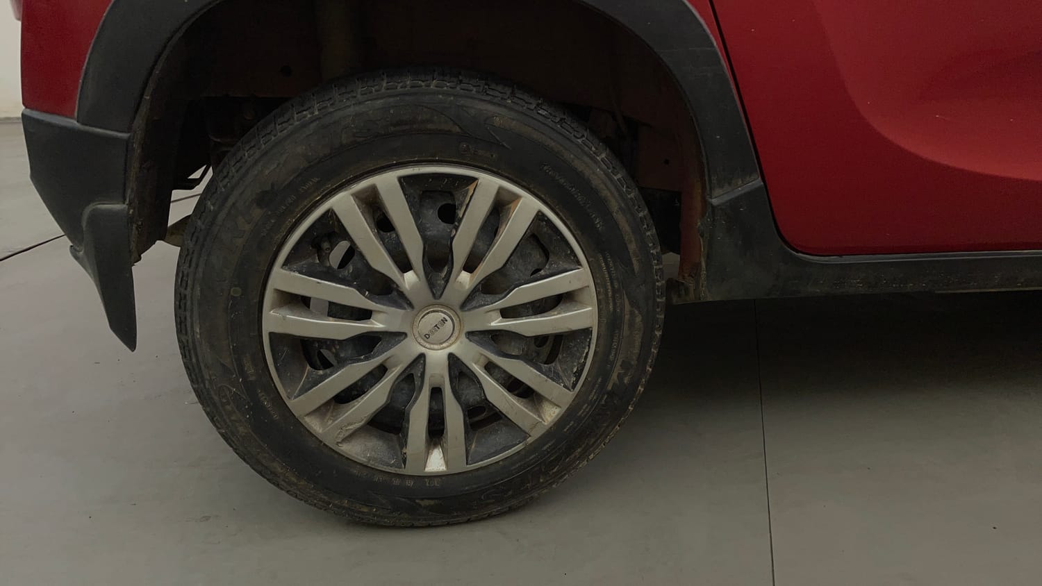 Used 2016 Mahindra KUV100 K4 6 STR Petrol Manual tyres RIGHT REAR TYRE RIM VIEW