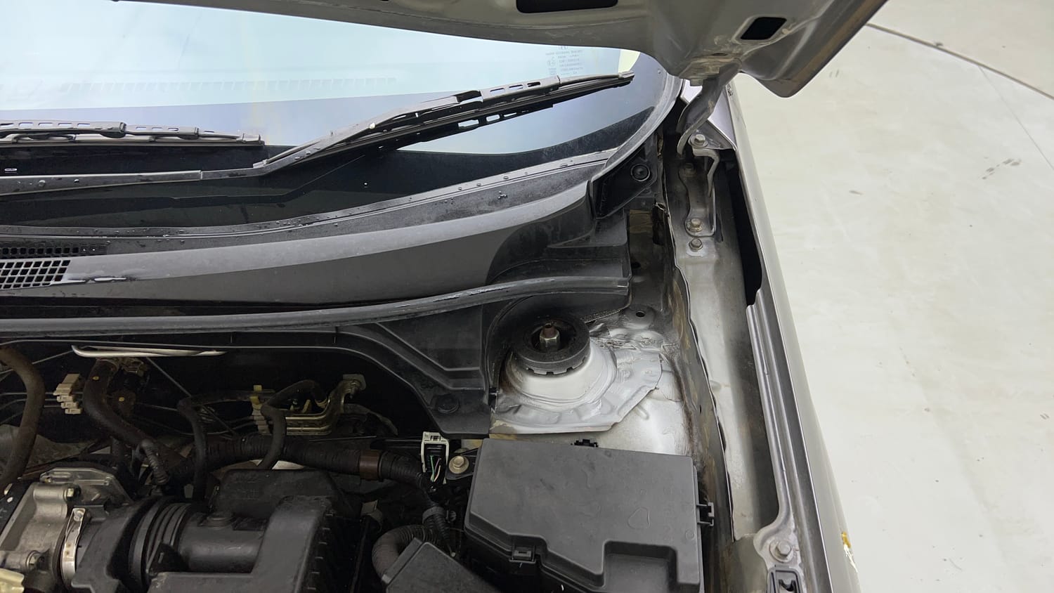 Used 2019 Honda Amaze 1.2 V MT Petrol Petrol Manual engine ENGINE LEFT SIDE HINGE & APRON VIEW