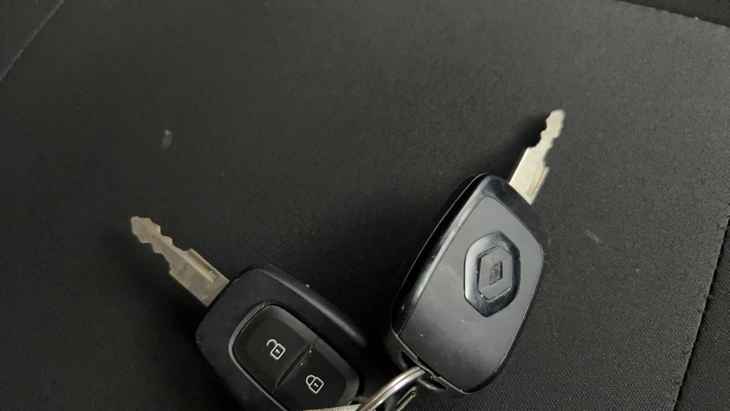 Used 2022 Renault Kwid RXT 0.8 Petrol Manual extra CAR KEY VIEW