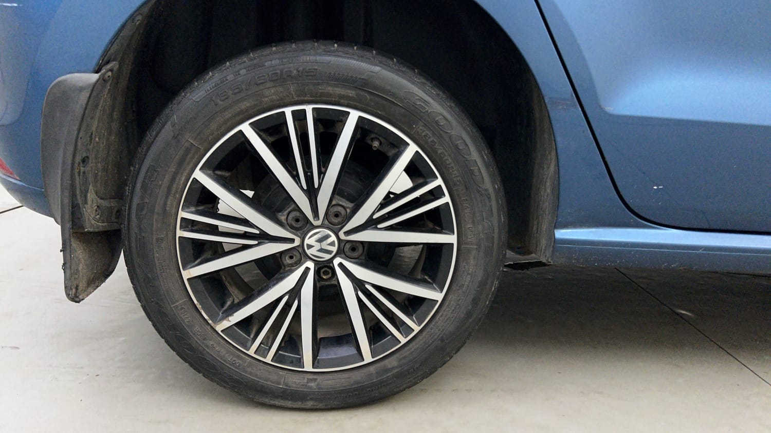 Used 2017 Volkswagen Polo Highline1.2L (P) Petrol Manual tyres RIGHT REAR TYRE RIM VIEW