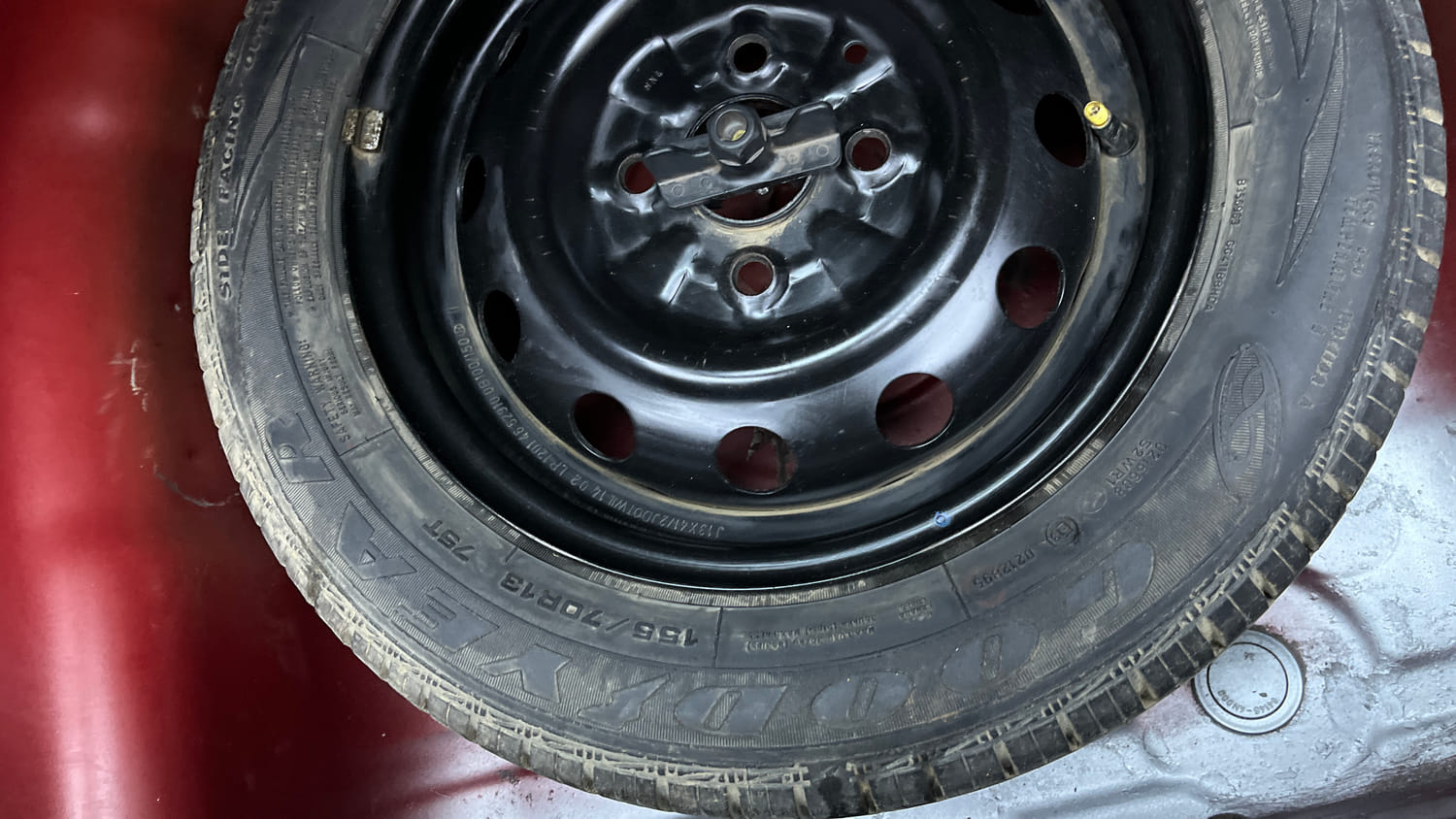 Used 2014 Hyundai Eon Magna Petrol Manual tyres SPARE TYRE VIEW