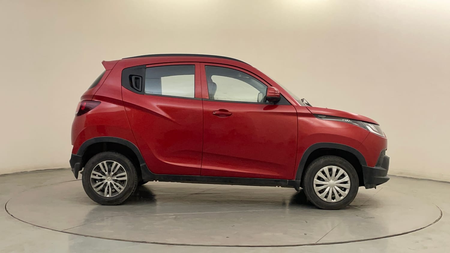 Used 2016 Mahindra KUV100 K4 6 STR Petrol Manual exterior RIGHT SIDE VIEW